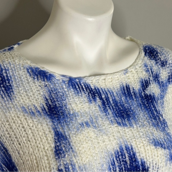 Lumiere Urban Outfitters white blue tie dye sweater NWT large - Picture 3 of 6
